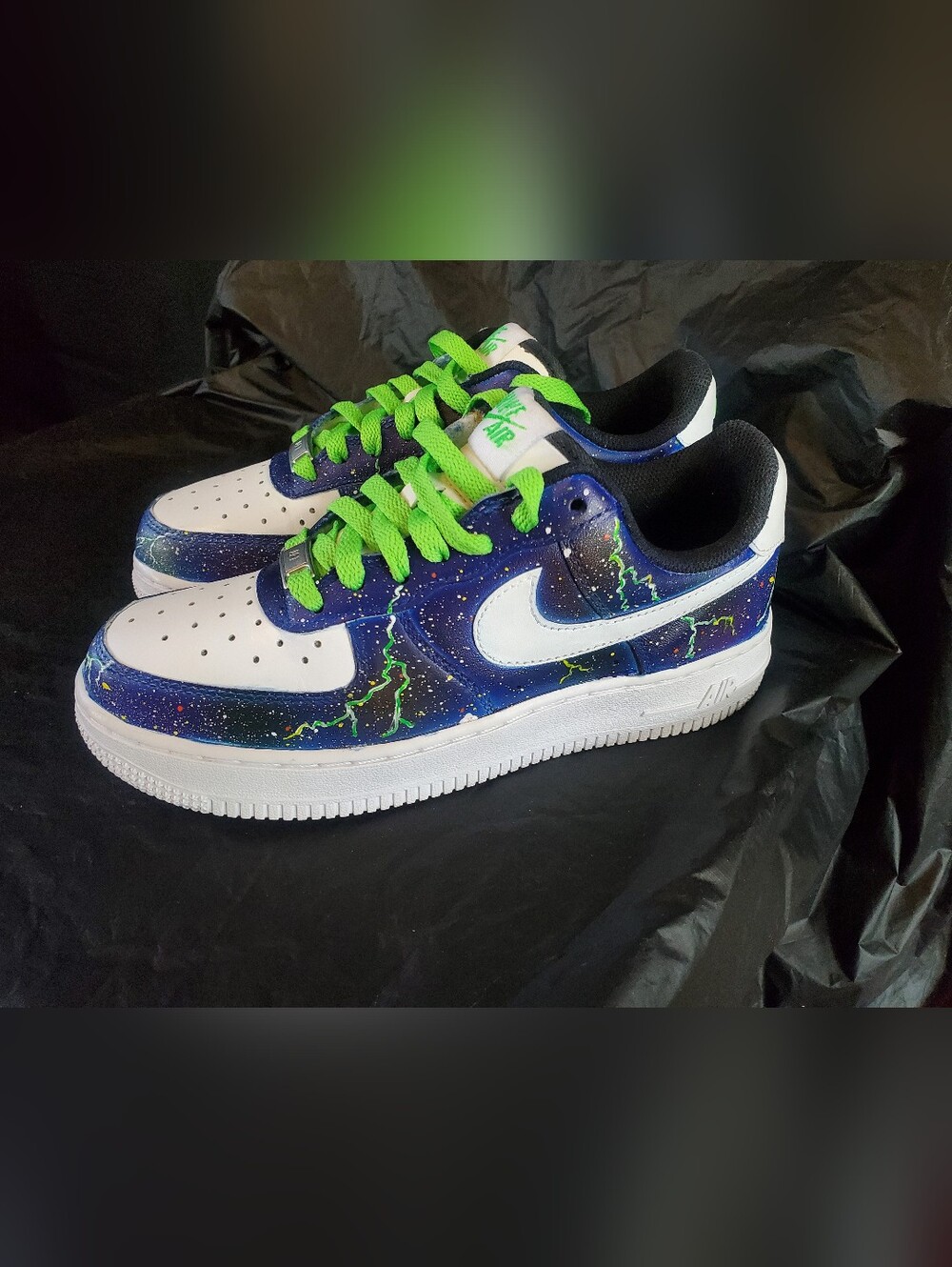 Nike Kids White, Blue & Green Lightning-Print Low Top Sneakers